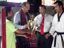 Chaudri Shahzad receiving Yongmoodo trophy